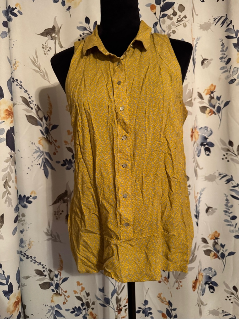 Sleeveless Mustard Yellow Button-Front Women's Top Size Large B14